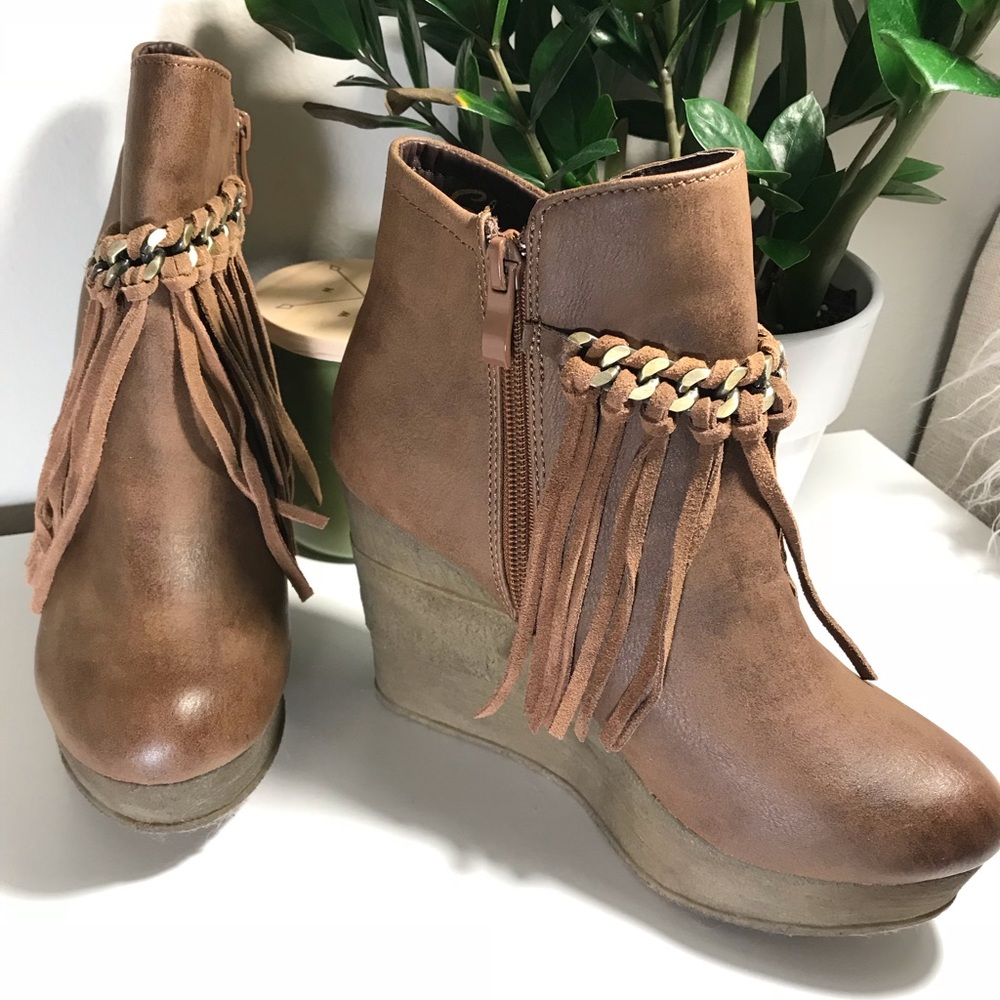 Super stylish Platform Wedge Booties!!